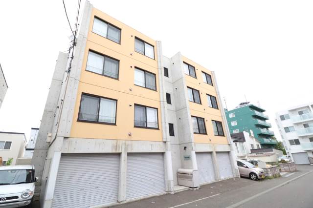 建物外観　コンクリート打ちっぱなしの外観♪