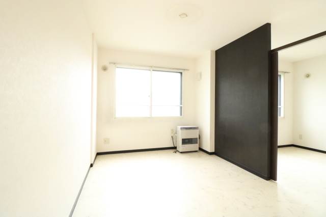 居室・リビング　白と黒のリビング！