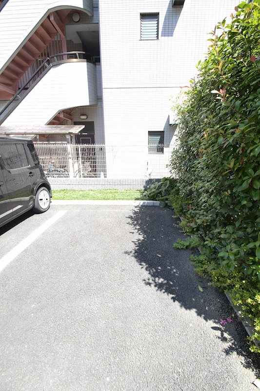 駐車場　敷地内駐車場（空要確認）