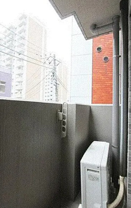 バルコニー　別部屋の画像を使用しております。