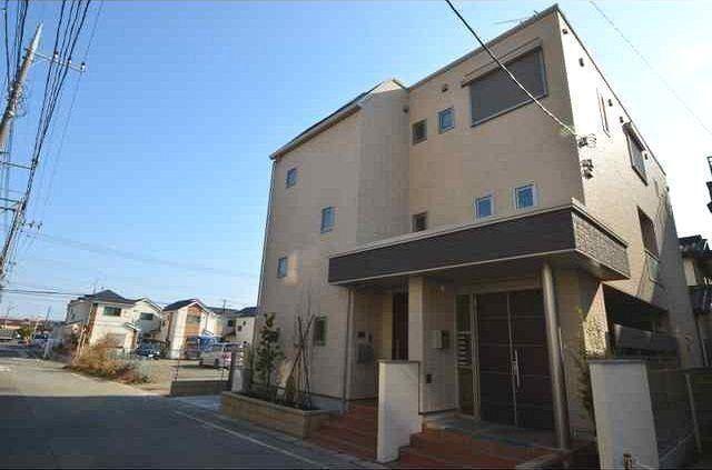 建物外観　オートロック完備