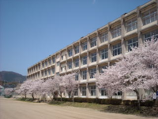 中学校　大津市立石山中学校（中学校）まで474m