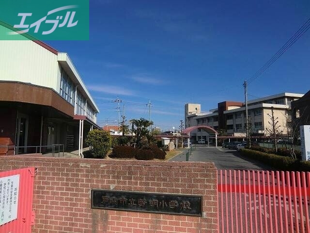 小学校　岡山市立芳明小学校（小学校）まで891m