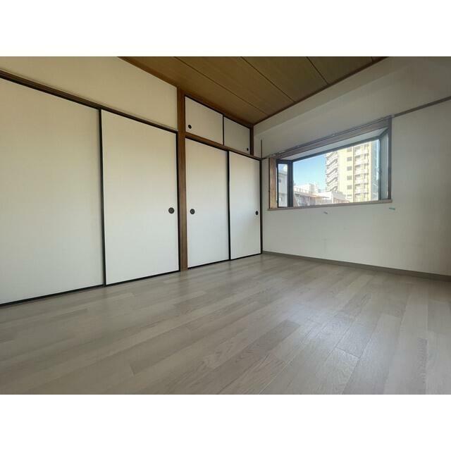 その他部屋・スペース　洋室6帖　出窓あり