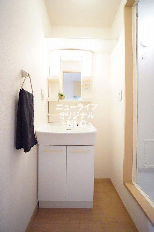 洗面設備　忙しい朝の身支度に役立つシャワー付き洗面台☆