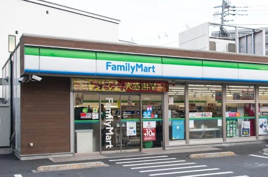 コンビニ　ファミリーマート板橋大谷口店（コンビニ）まで277m