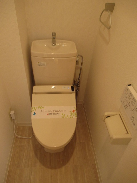 トイレ　（別タイプ参考写真）ルナ・シエモア　豊島区南長崎3