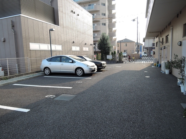 駐車場　駐車場敷地内（別途契約、空車要確認）