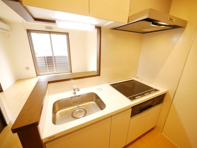 キッチン　同物件別部屋写真