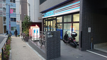 コンビニ　ローソン 文京サッカー通り店（コンビニ）まで300m