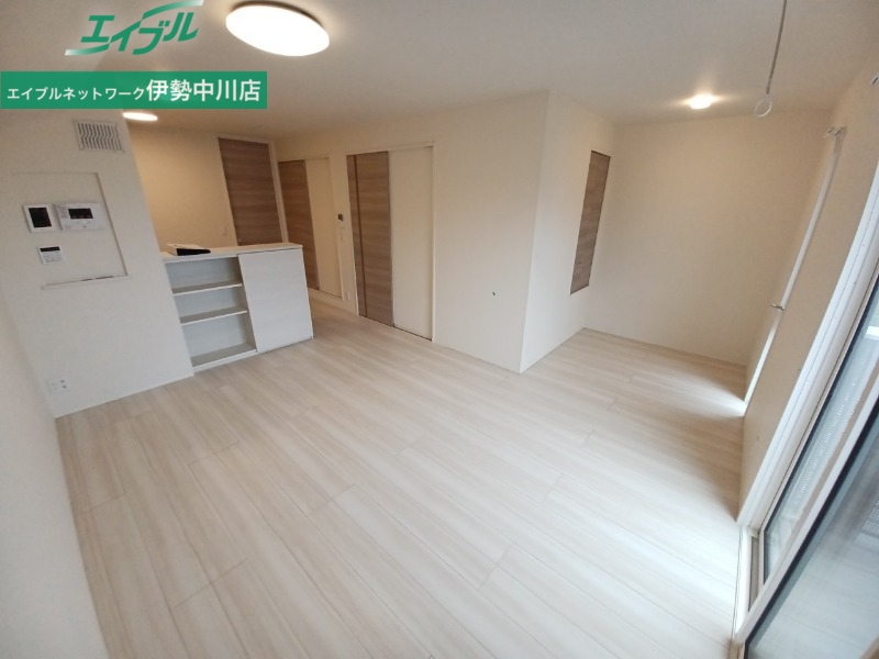 居室・リビング　同物件別部屋写真