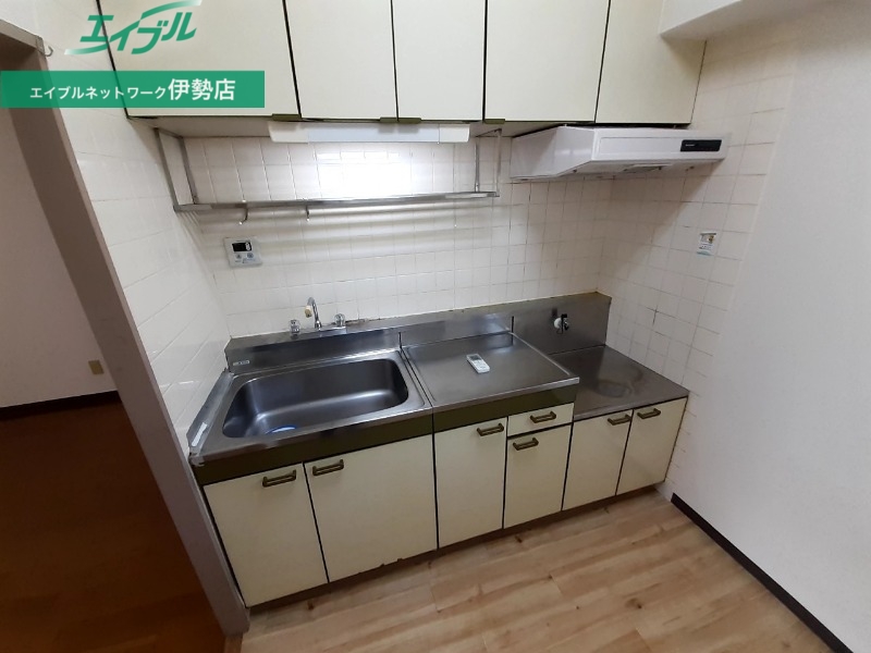 キッチン　別部屋反転参考写真です
