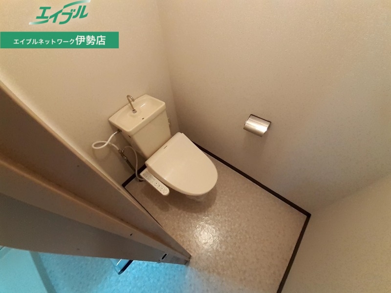 トイレ　別部屋反転参考写真です