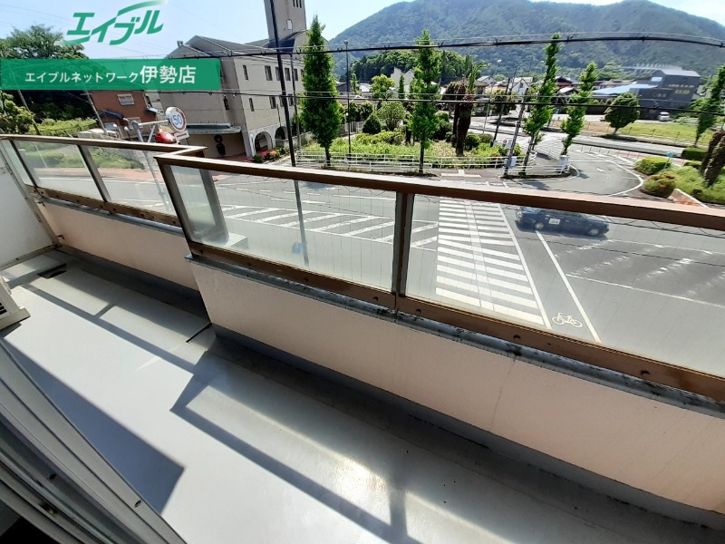 バルコニー　別部屋反転参考写真です