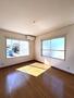 居室・リビング　南西向き洋室7帖☆角部屋二面採光のお部屋です！エアコン付きで