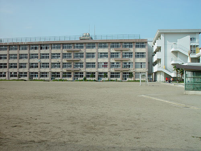 小学校　仙台市立東仙台中学校（小学校）まで700m