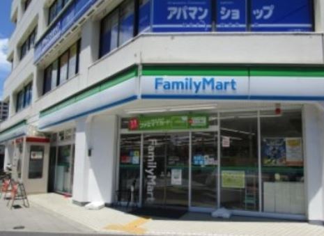 コンビニ　ファミリーマート墨田押上駅前店（コンビニ）まで113m