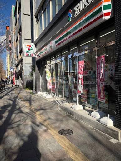 コンビニ　セブンイレブン台東蔵前2丁目店（コンビニ）まで264m