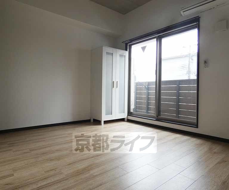居室・リビング　広々としたお部屋。