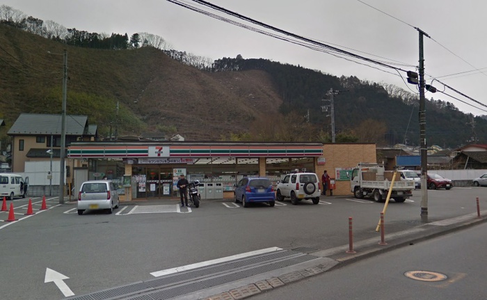 コンビニ　セブンイレブン青梅畑中３丁目店（コンビニ）まで900m