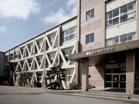 小学校　富山市立柳町小学校（小学校）まで1299m