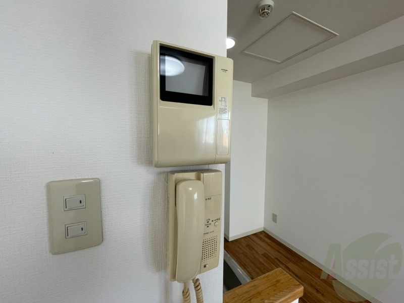 セキュリティ　モニター付インターホンです。来客者の顔が見えるので安心！