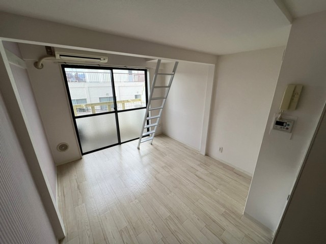 居室・リビング　※別号室の写真です※