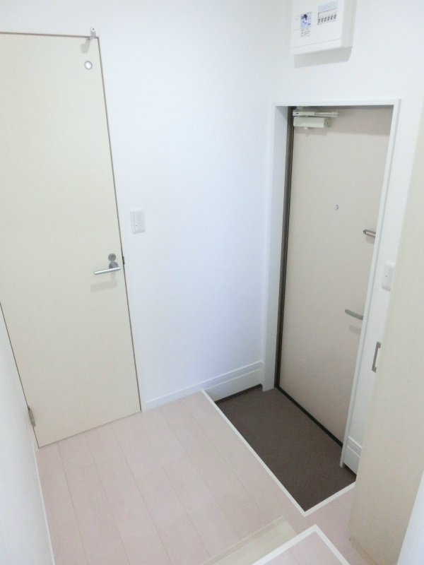玄関　※同物件別号室参考写真