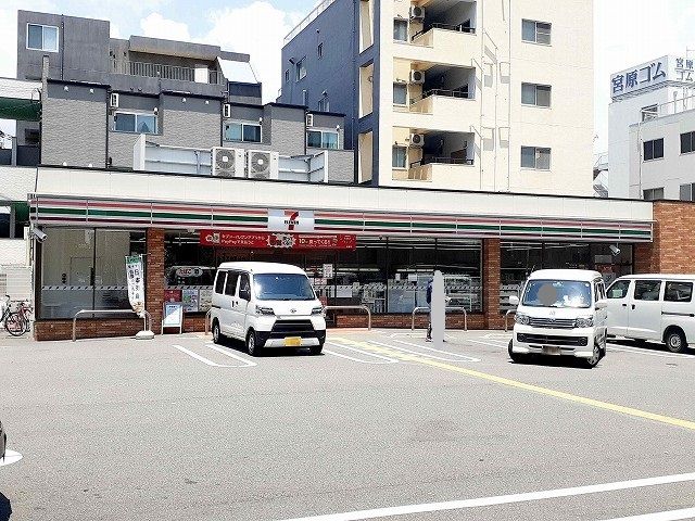 コンビニ　セブンイレブン湊川インター店（コンビニ）まで220m