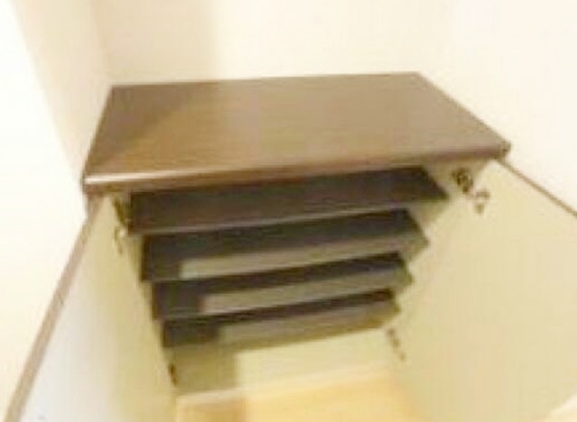 玄関　参考写真（同建物別部屋のものです）