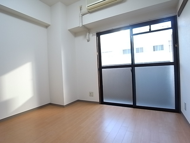 居室・リビング　採光良好、明るいお部屋です。