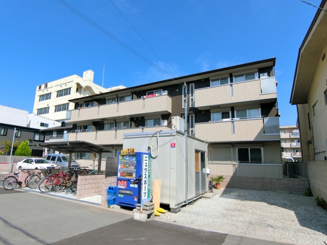 建物外観　南向きで全室日当り良好