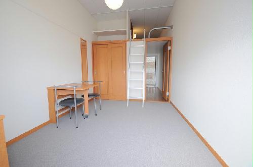 居室・リビング　2F床マット　ロフト付きなので居住スペースを有効に使えます。
