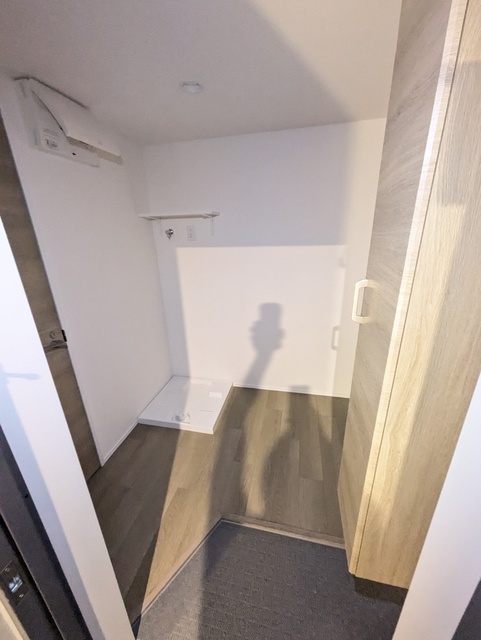 玄関　※通電前の写真です