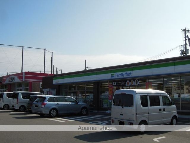 コンビニ　ファミリーマート（コンビニ）まで368m