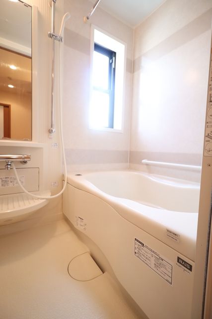 バス・シャワールーム　同物件別部屋写真