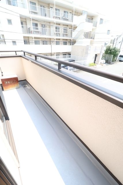 バルコニー　同物件別部屋写真