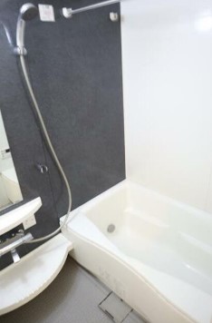 バス・シャワールーム　追い焚き機能、浴室乾燥機付きバス。