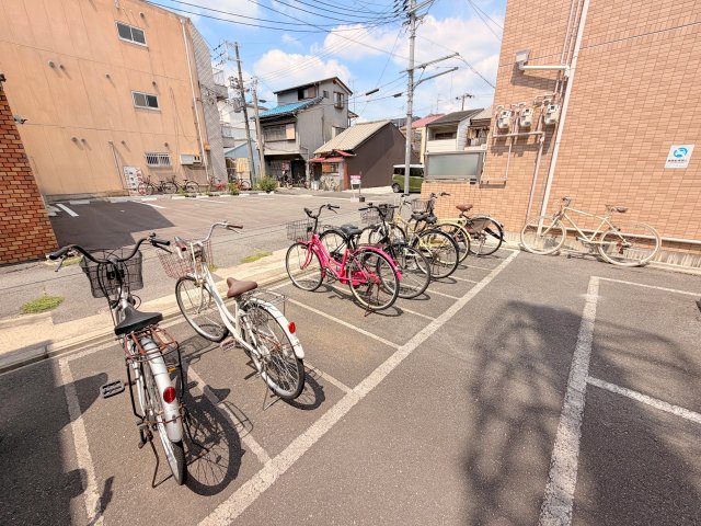 駐車場　敷地内には入居者専用の駐輪スペースもあります。