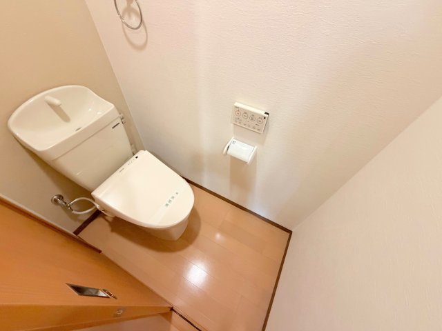 トイレ　綺麗なトイレにはウォシュレット標準装備です。