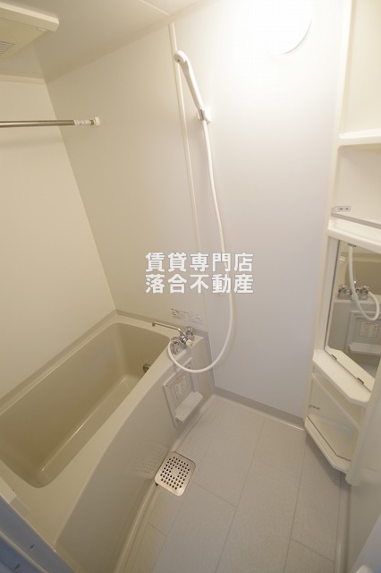 バス・シャワールーム　追い炊き機能、浴室乾燥機付き♪