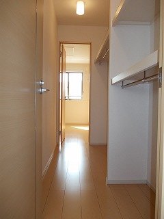 収納　ウォークインクローゼットなので収納豊富です☆