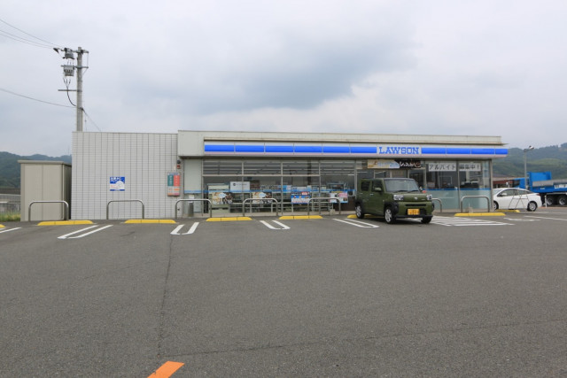 コンビニ　ローソン　松山平井町店（コンビニ）まで322m