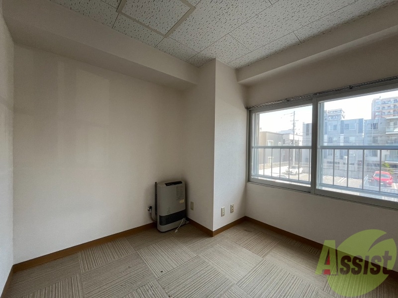 その他部屋・スペース　こちらのお部屋は光が差し込む、温かみのあるお部屋です。