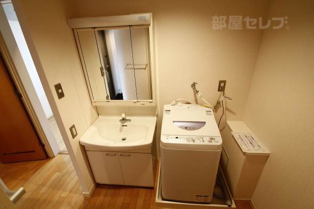 洗面設備　洗濯機もあります