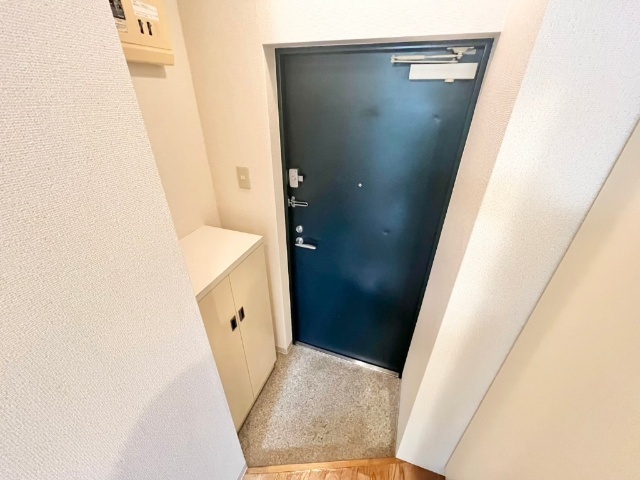 カレッジタウン1号棟の玄関写真