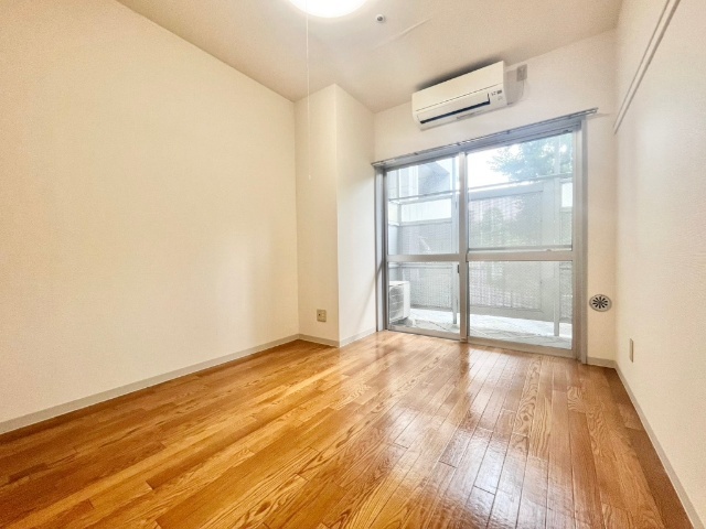 カレッジタウン1号棟の居間写真