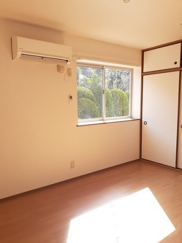 居室・リビング　写真は別のお部屋になります。