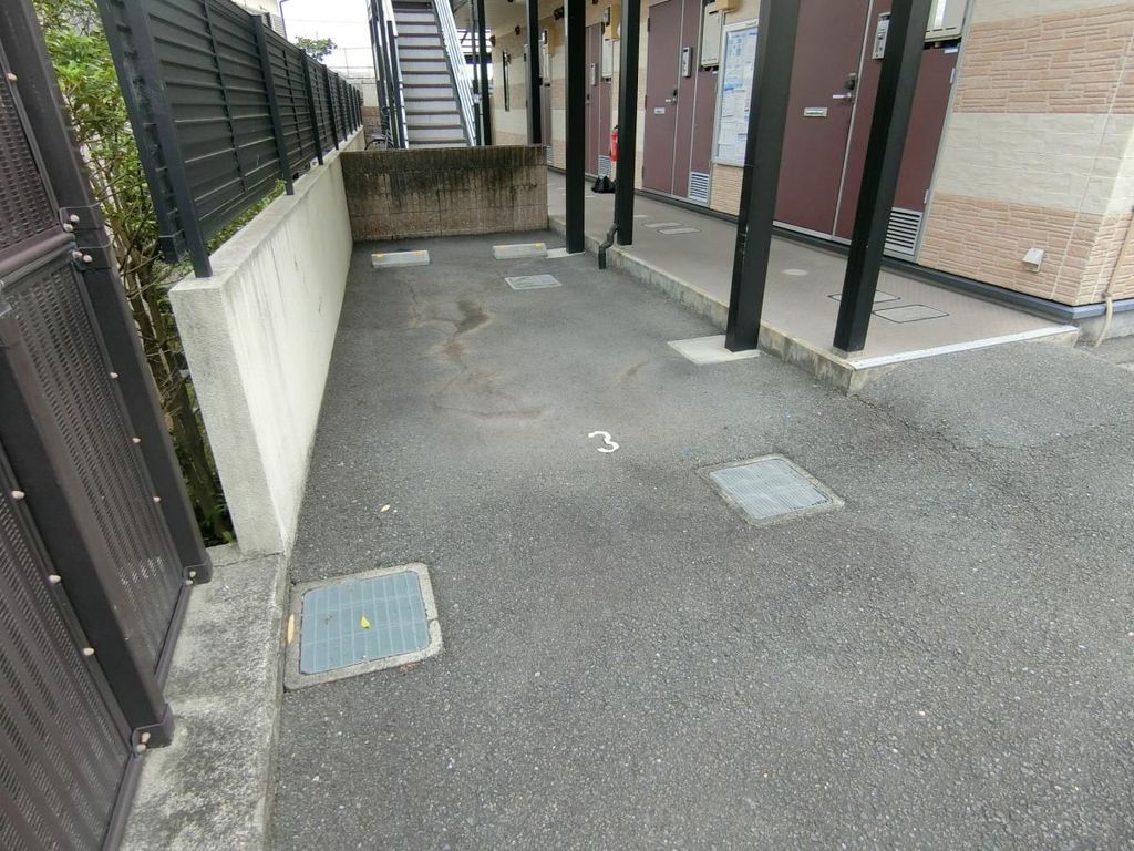 駐車場　庭