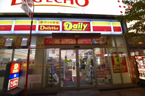 コンビニ　デイリーヤマザキ 赤坂見附駅前店（コンビニ）まで527m